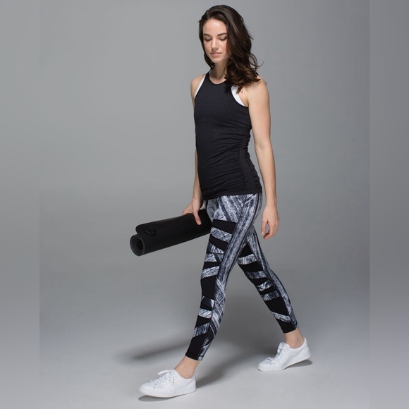 Lululemon High Times Pants EUC Size 8 Heat Wave White Black/ Black - Picture 3 of 9